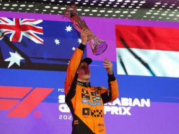 Piastri, de 24 años, logró su tercera victoria en la F1 -la tercera del año- al ganar la carrera nocturna. EFE/EPA/A. HARDER