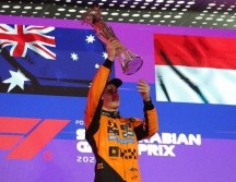 Piastri, de 24 años, logró su tercera victoria en la F1 -la tercera del año- al ganar la carrera nocturna. EFE/EPA/A. HARDER