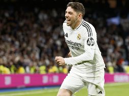 Federico Valverde apareció con un golazo al minuto 93 para darle la victoria al Real Madrid, que no se aleja del líder Barcelona. EFE