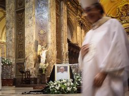 La plaza frente a la basílica de San Pedro se envolvió en un ambiente de profunda tristeza. EFE/ J. RONCORONI