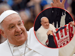 La entrega la realizó la comunicóloga Fer de Luna, oriunda de la Perla Tapatía y fanática del Rebaño Sagrado. EFE/EPA/F. FRUSTACI ESPECIAL