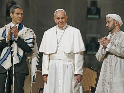 Diálogo interreligioso. El Papa Francisco en conferencia con el rabino Elliot J. Cosgrove (izquierda), y el imán Khalid Latif durante un encuentro en 2015. AFP/J. Lee-Pool
