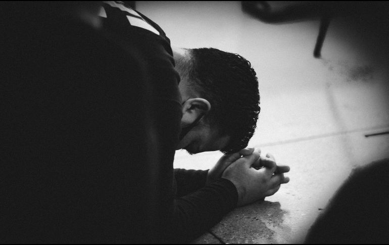 La felicidad, según académico de Harvard, no es un estado que se alcanza por fuerza de voluntad o por planificación obsesiva. ESPECIAL / UNSPLASH / J. TYSON 