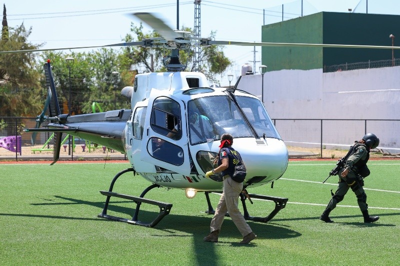  Al sitio llegaron también dos helicópteros que, en menos de cinco minutos, permitieron el traslado de dos víctimas en estado crítico a distintos hospitales de la Metrópoli. EL INFORMADOR/H. FIGUEROA