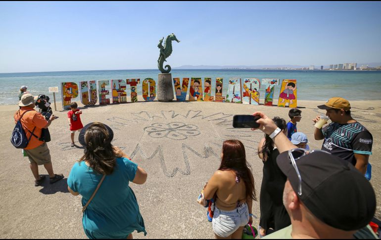 Puerto Vallarta atrajo a aproximadamente 170 mil turistas, quienes dejaron una derrama económica preliminar de mil 400 millones de pesos. CORTESÍA.