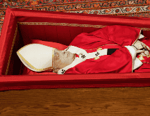 El cuerpo del Papa Francisco ya se encuentra en la Basílica de San Pedro, en el Vaticano, para el último adiós. EFE / G. Lami