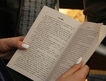 En este Día Internacional del Libro, es importante reflexionar sobre la importancia de los libros. UNSPLASH/  S. Tzertzeveli