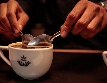 La tolerancia a la cafeína varía de persona a persona: hay quienes se sienten bien con una sola taza, y otros que aguantan más. EL INFORMADOR / ARCHIVO