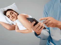 Especialistas sugieren esperar aproximadamente una hora tras levantarse antes de consultar el teléfono. CANVA