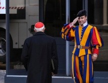 Al menos 30 mil personas han acudido este domingo a la basílica para ver la tumba de Francisco, según informó el prefecto de Roma, Lamberto Giannini. EFE / R. ANTIMIANI