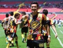 Los cerca de 17 mil 500 aficionados que ingresaron al Estadio Jalisco presenciaron un encuentro disputado, complicado por el intenso calor y el sol que caía a plomo. IMAGO7 / J. CUBEYRO