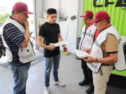 El gobierno de Tonalá inició una campaña para que las tiendas de motocicletas entreguen los vehículos ya registrados y con placas, como exige el Código de Comercio. ESPECIAL.