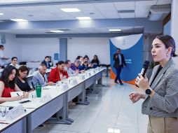 Cindy Blanco Ochoa. La titular de la Sedeco (centro), habla sobre los desafíos de la incertidumbre económica mundial y su impacto en la atracción de Inversión Extranjera. ESPECIAL