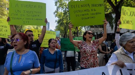 Protesta de trabajadores del Instituto Federal de Telecomunicaciones en el Senado de la República. SUN/H. Salvador