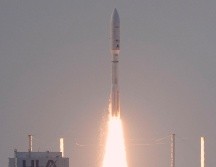 Amazon lanzó con éxito los primeros 27 satélites de su proyecto Kuiper, destinados a ofrecer Internet de alta velocidad desde la órbita terrestre. AP/J. Raoux