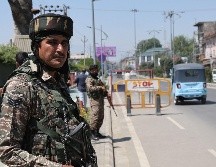 Soldados indios en un punto de revisión en Cachemira, donde el 22 de abril un ataque terrorista —supuestamente apoyado por Pakistán— dejó 26 muertos. EFE/F. Khan