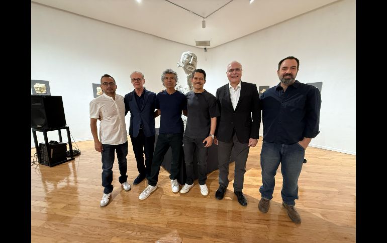 En la exposición estuvieron Joao Rodríguez, director del Museo Raúl Anguiano, Miguel Carrillo Hidalgo, concepto y curaduría, Gilberto Ortega (El Infeliz), artista plástico, Carlos González, director de Cultura del Gobierno de Guadalajara, Sergio Alejandro Matos, director del Festival Cultural de Mayo, y Luis Lance, fotografía y video. EL INFORMADOR / H. Navarro