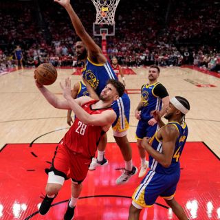 NBA: Houston se mantiene en la contienda