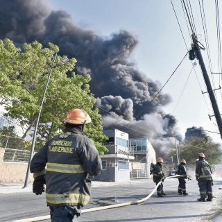 Incendio en Tlaquepaque: “Explotó fuerte y sentí cómo vibraron el piso y las paredes”