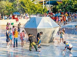 El Ayuntamiento recibió a más de 10 mil personas en el Parque de las Niñas y los Niños para celebrar La Fiesta de Abril, en donde jugaron y recibieron regalos. EL INFORMADOR/ A. Navarro