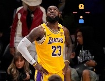 LeBron James de los Lakers de Los Ángeles durante los últimos segundos de la derrota ante los Timberwolves de Minnesota. AP / Mark J. Terrill