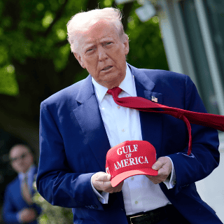 Trump culpa a Biden por la caída del PIB y deslinda sus aranceles