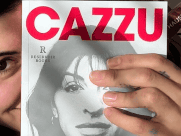 Cazzu lanza su primer libro. ESPECIAL / IG / @cazzu