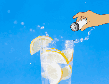 Aunque el agua con limón y sal no es peligrosa si se consume con moderación. UNSPLASH/ A. Gancarz