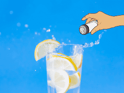 Aunque el agua con limón y sal no es peligrosa si se consume con moderación. UNSPLASH/ A. Gancarz