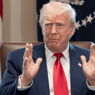 Trump elimina subsidios a medios de comunicación por difundir “propaganda radical”