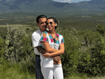 Nodal compartió en sus historias el sencillo junto a una romántica foto juntos. INSTAGRAM/@angela_aguilar_