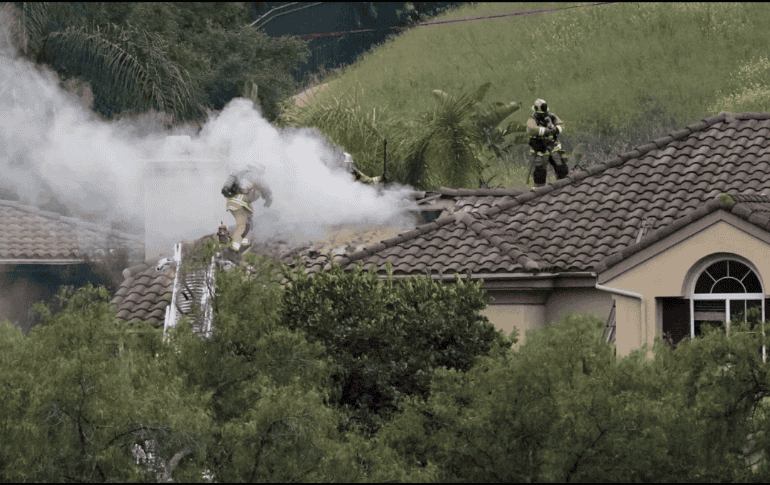 El accidente, que también causó daños estructurales e incendio en dos viviendas. AP / M. Terrill