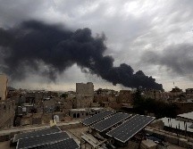 Israel ha llevado a cabo ataques aéreos sobre la capital de Yemen, un día después de atacar el puerto de Hodeidah, en respuesta a un misil del grupo Ansar Alá que cayó cerca del aeropuerto israelí Ben Gurion. EFE / Y. ARHAB