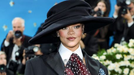 Rihanna se robó las miradas de todos los asistentes de la Met Gala tras anunciar su tercer embarazo. EFE/J. Lane