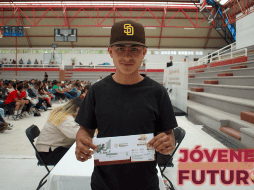 El programa otorga una beca mensual de 8 mil 480.17 pesos. X/@STPS_mx