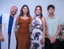 Pbro. Agustín González Oropeza, Denisse Rubio Vega ,Verónica Vega Venegas y Emmanuel Rubio Vega en la inauguración de la nueva sucursal de Neoderma farmacia. GENTE BIEN JALISCO / C. Jimeno