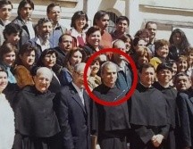 En las imágenes se puede apreciar al recién electo Papa conviviendo con las personas e impartiendo misas en iglesias pequeñas. X/ @fotohistoriacl
