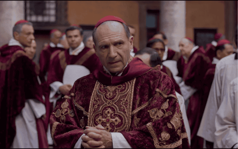 El largometraje que retrata la reunión urgente de cardenales a fin de elegir al nuevo Papa está disponible en salas seleccionadas de Ciudad de México, Guadalajara y Toluca. ESPECIAL