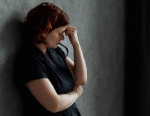 Sentirse triste o abrumada y el amor de madre no se mide en fiestas o flores. También es amor reconocer los propios límites y buscar ayuda. ESPECIAL / CANVA