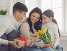 El Día de las Madres es la perfecta ocasión para hacerle saber a mamá cuánto la quieres. Canva/ESPECIAL