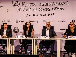 César Omar Avilés González, Daniela Yoffe Zonana, Estrella Araiza y Guillermo Arturo Gómez Mata posan durante la presentación del FICG 2025. EL INFORMADOR/ A. Navarro