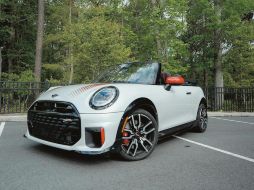 El Mini Convertible tiene un estilo minimalista, limpio y funcional. ESPECIAL