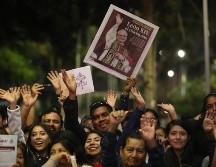 Personas asisten a una misa de acción de gracias este sábado en la plaza central de Chiclayo (Perú). EFE/Paolo Aguilar