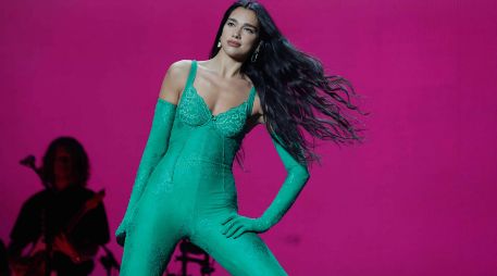 Dua Lipa, una de los más de 400 artistas y creadores británicos que firmaron la carta. SUN/Archivo