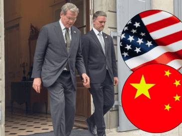 El secretario del Tesoro de Estados Unidos, Scott Bessent, y el representante de Comercio, Jamieson Greer, saliendo de la residencia en Ginebra donde se han reunido con la delegación china. EFE/I. SACÓ