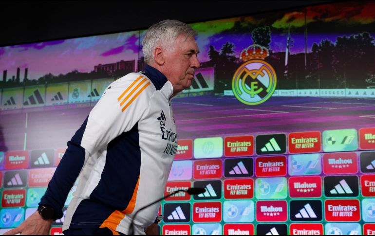 Carlo Ancelotti dijo que respetará el escudo del Madrid hasta el último día de su gestión. EFE/J. Lizón