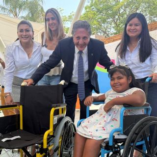 DIF Zapopan impulsa calidad de vida con entrega de implementos de salud