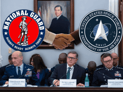 Controversia en Estados Unidos por planes de Fuerza Espacial de reclutar talento de Guardia Nacional. AP Photo/JL. Magana/CANVA.