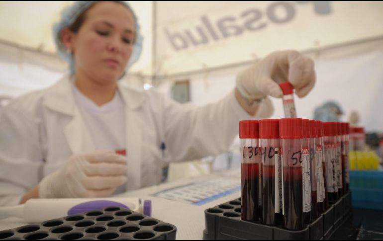 La FDA evaluó los datos de un estudio clínico en el que se emplearon 499 muestras individualizadas de sangre. EFE/ARCHIVO