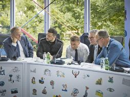 Tras una reunión en Estambul, los equipos negociadores de Rusia y Ucrania acordaron intercambiar mil prisioneros de guerra de cada bando. Estuvieron presentes el primer ministro británico, Keir Starmer; el presidente ucraniano, Volodímir Zelenski, así como el mandatario francés, Emmanuel Macron. EFE